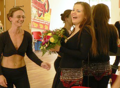 Bauchtanz in Sachsen, Orientalischer Tanz und Comedy mit Duo Oriental, Ausbildung