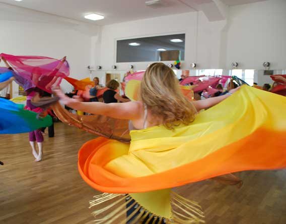 Bauchtanz in Sachsen, Orientalischer Tanz und Comedy mit Duo Oriental, Ausbildung